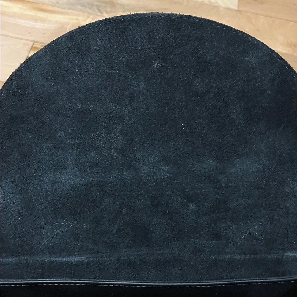 Chic Black Leather Satchel - Picture 12 of 17